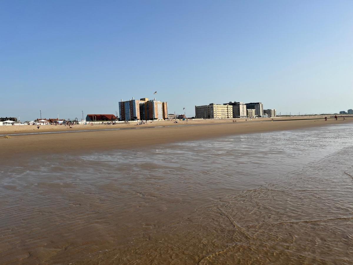 Frontaal Zeezicht In Appartement De Strandjutter Ostende Extérieur photo